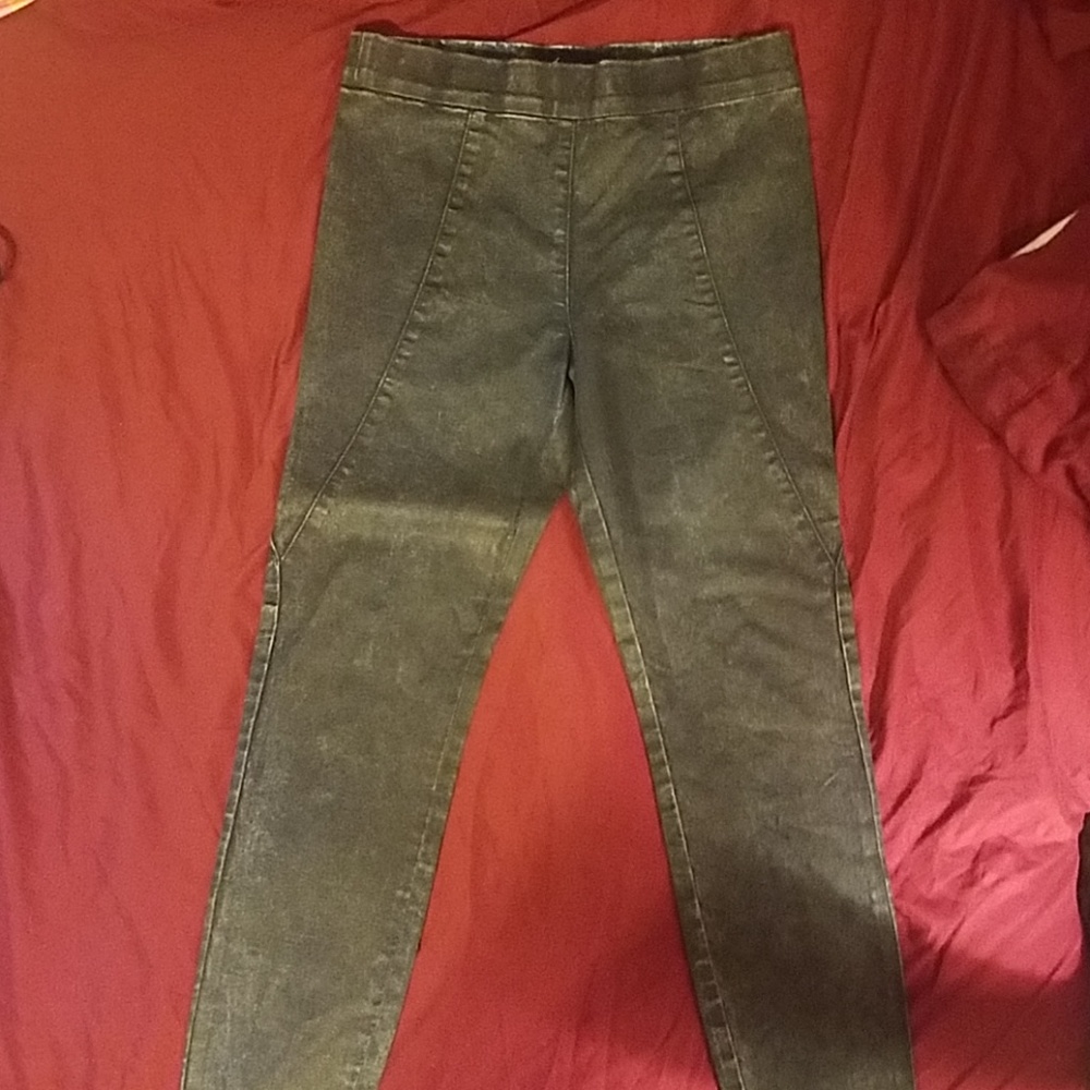 Skinny jegging type pants